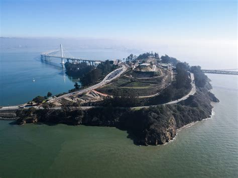 buena isla|Yerba Buena Island .